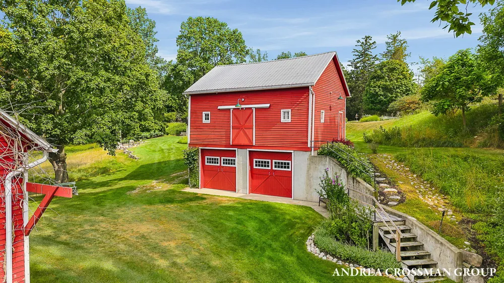 2048 Lakeshore Drive Fennville, MI 49408