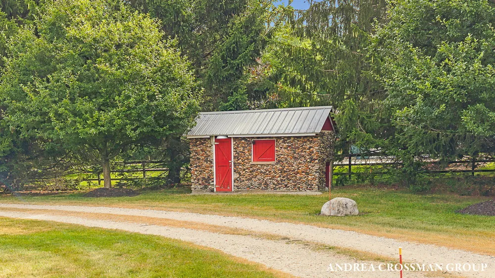 2048 Lakeshore Drive Fennville, MI 49408