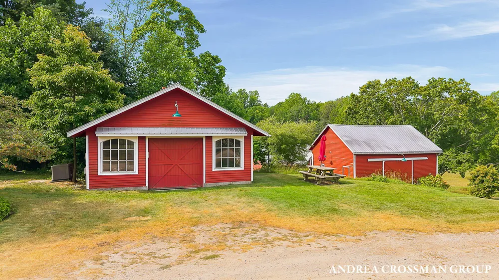 2048 Lakeshore Drive Fennville, MI 49408