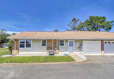 27 Cambridge Circle #D