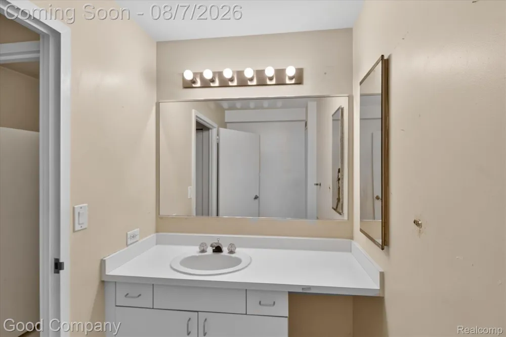 5000 Town Center #1402 Southfield City, MI 48075