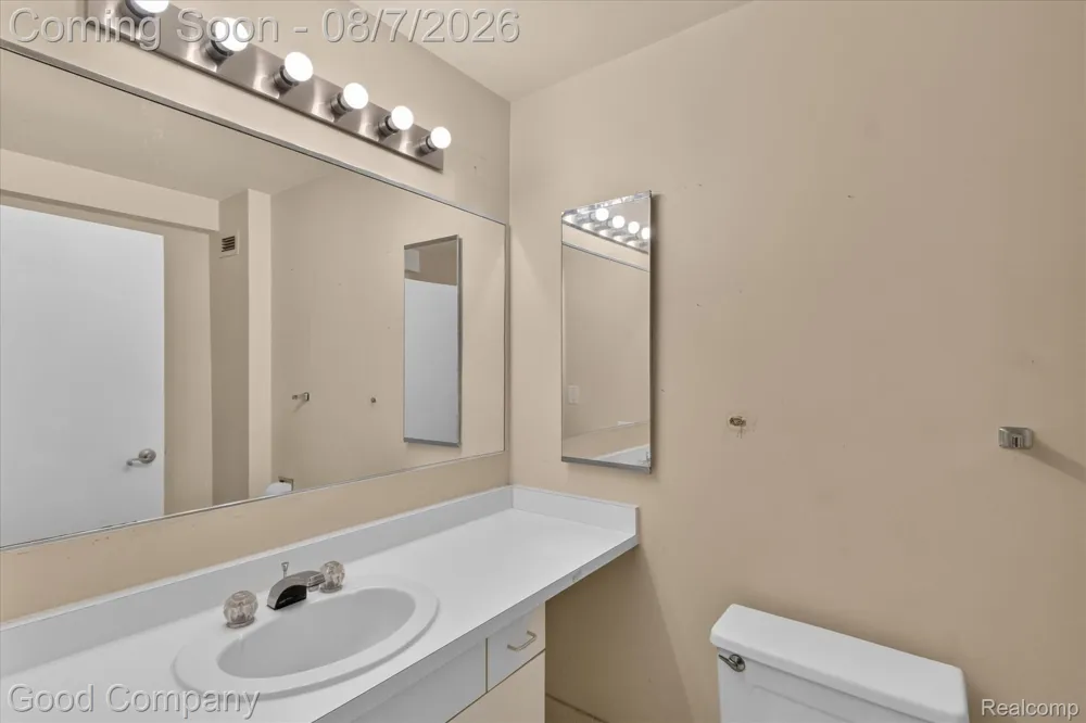 5000 Town Center #1402 Southfield City, MI 48075