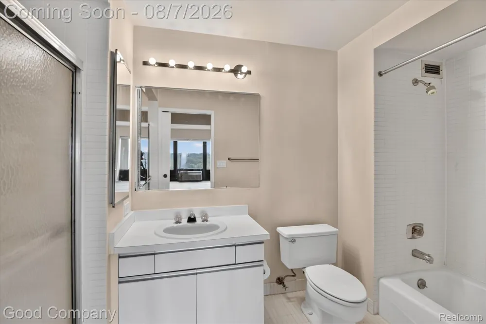5000 Town Center #1402 Southfield City, MI 48075