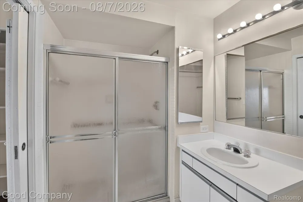 5000 Town Center #1402 Southfield City, MI 48075