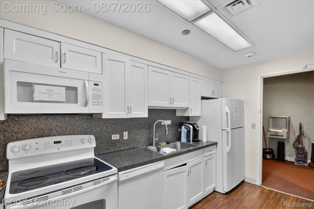 5000 Town Center #1402 Southfield City, MI 48075