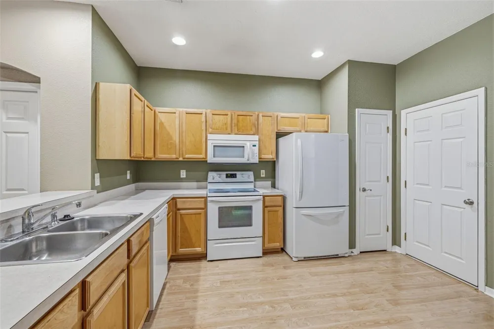 11221 WINDSOR PLACE CIRCLE Tampa, FL 33626