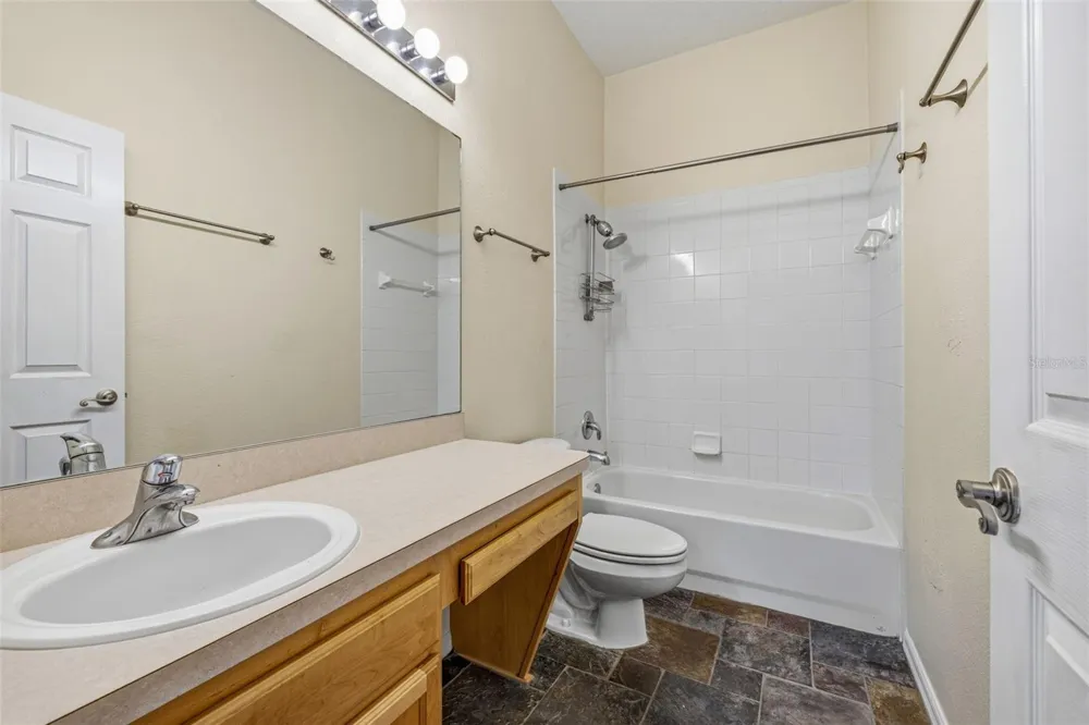 11221 WINDSOR PLACE CIRCLE Tampa, FL 33626