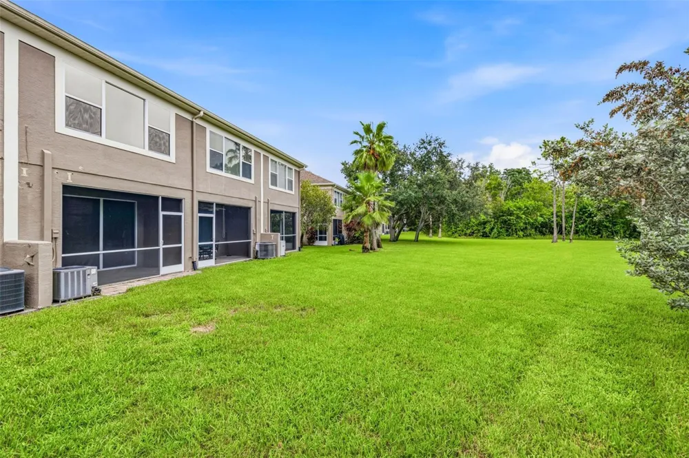 11221 WINDSOR PLACE CIRCLE Tampa, FL 33626