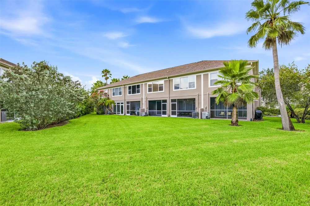 11221 WINDSOR PLACE CIRCLE Tampa, FL 33626