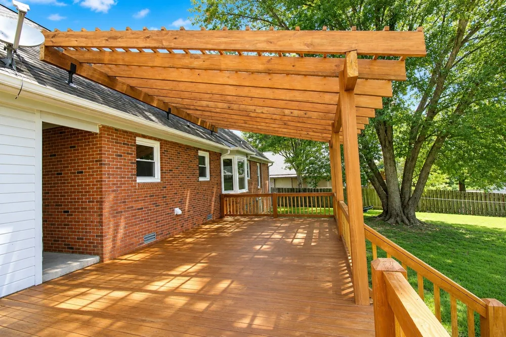 64 Ash St Lexington, TN 38351