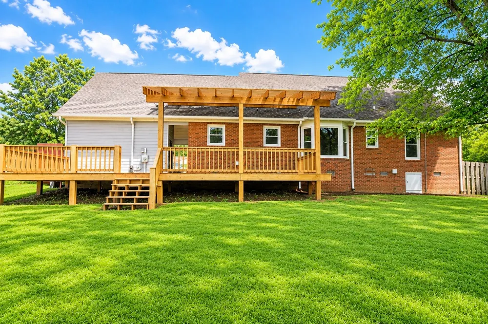 64 Ash St Lexington, TN 38351