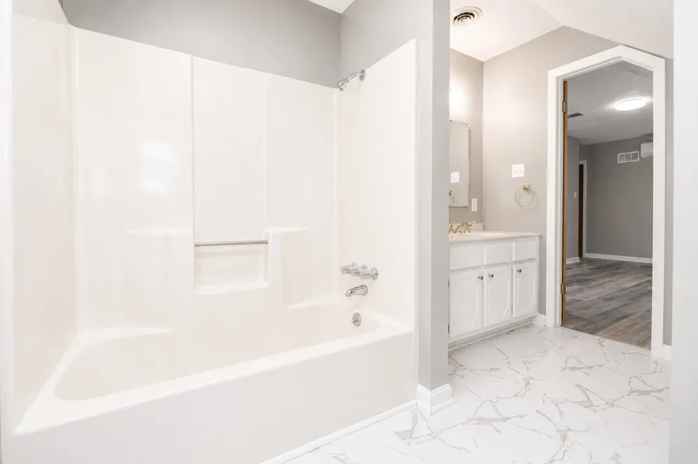 64 Ash St Lexington, TN 38351