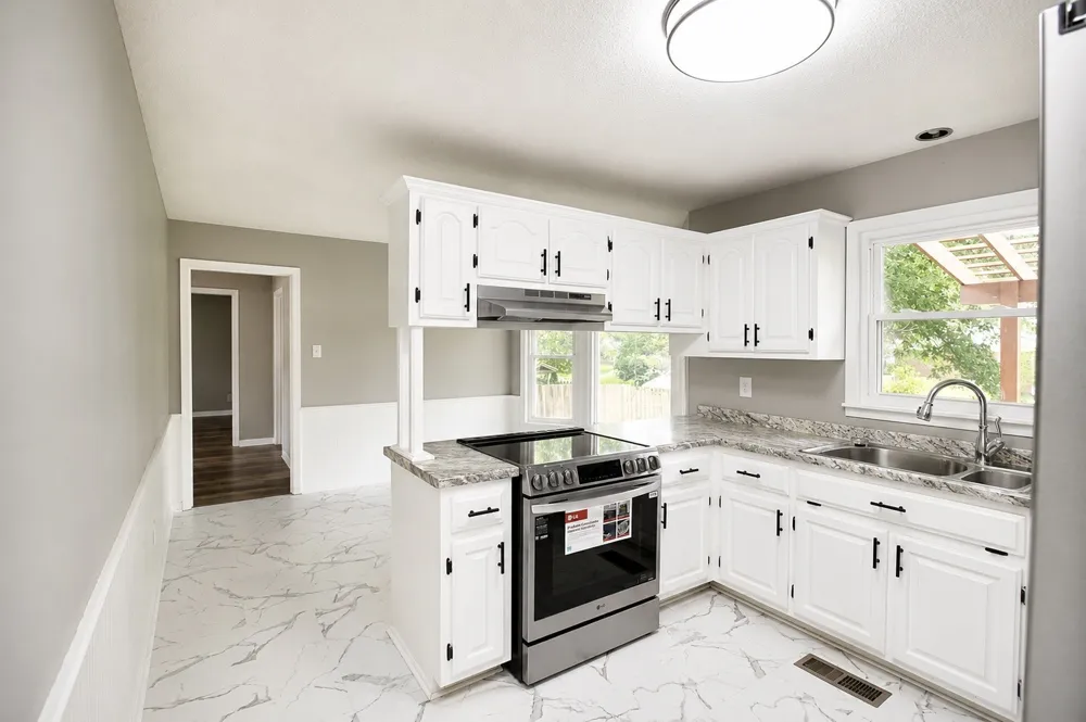 64 Ash St Lexington, TN 38351