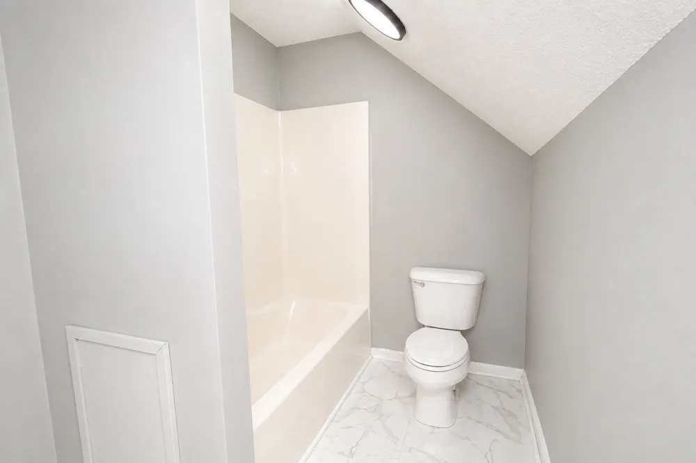 64 Ash St Lexington, TN 38351
