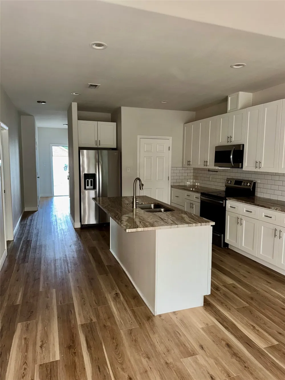 2817 Steepleridge Circle Granbury, TX 76048