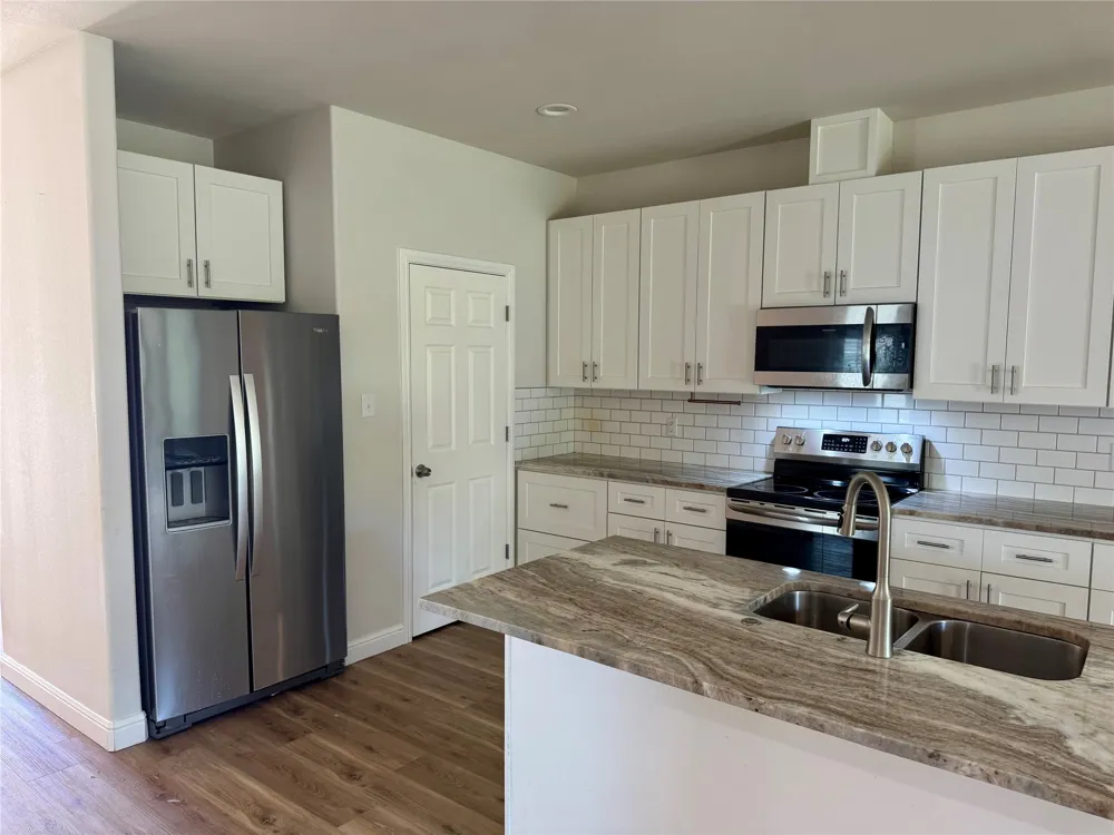 2817 Steepleridge Circle Granbury, TX 76048