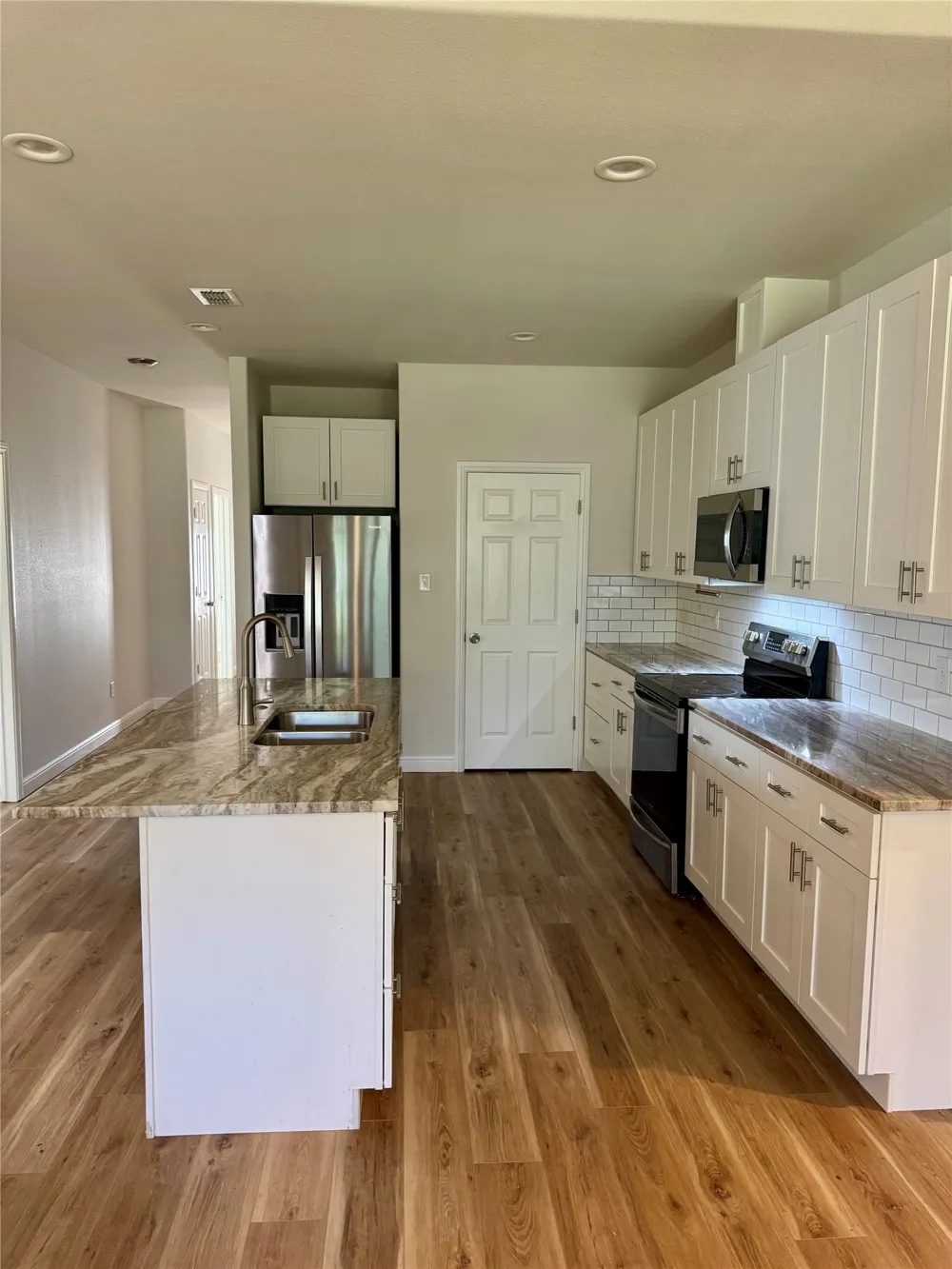 2817 Steepleridge Circle Granbury, TX 76048