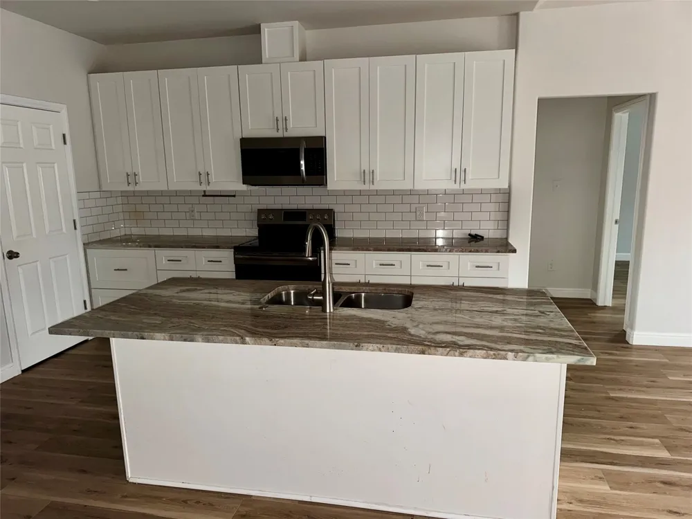 2817 Steepleridge Circle Granbury, TX 76048