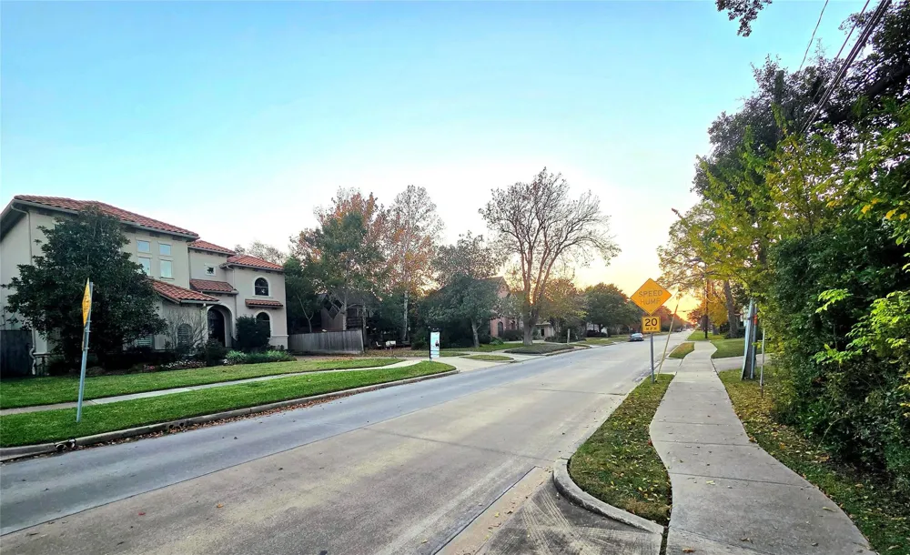 851 Jaquet Drive Bellaire, TX 77401