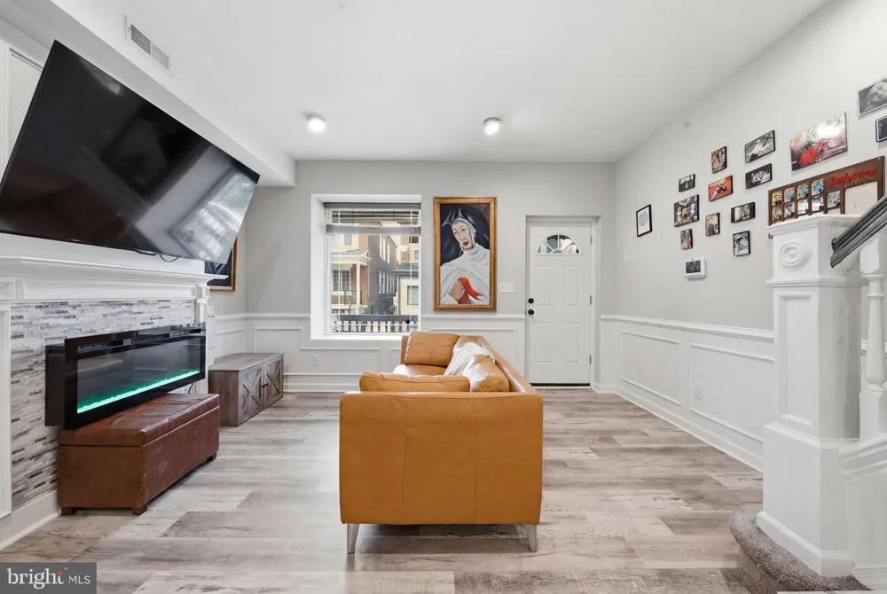 6114 ROSS STREET Philadelphia, PA 19144