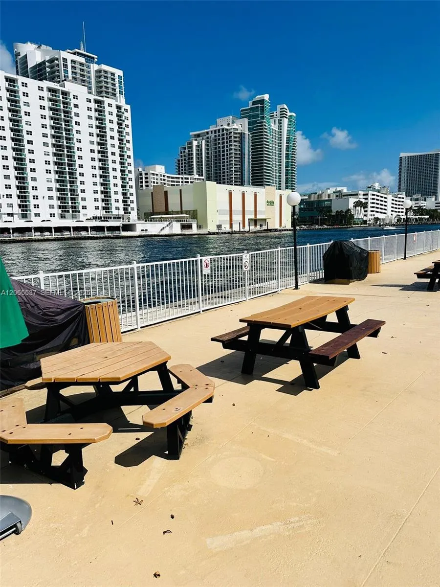 800 Parkview Dr #611 Hallandale Beach, FL 33009