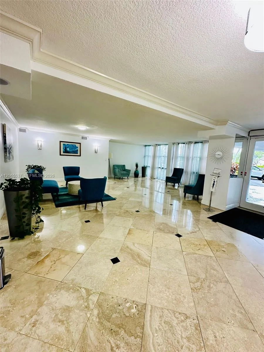 800 Parkview Dr #611 Hallandale Beach, FL 33009