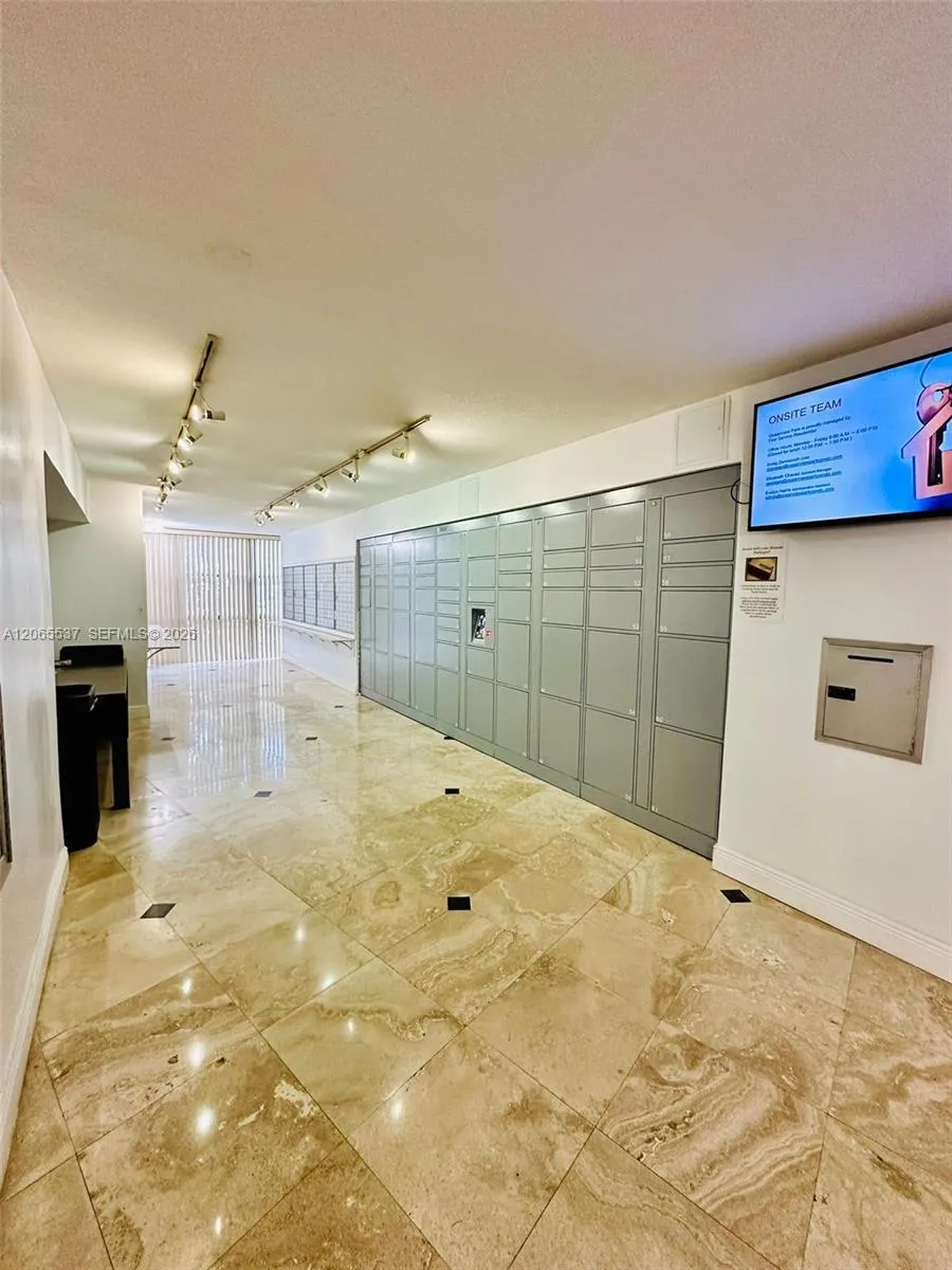 800 Parkview Dr #611 Hallandale Beach, FL 33009