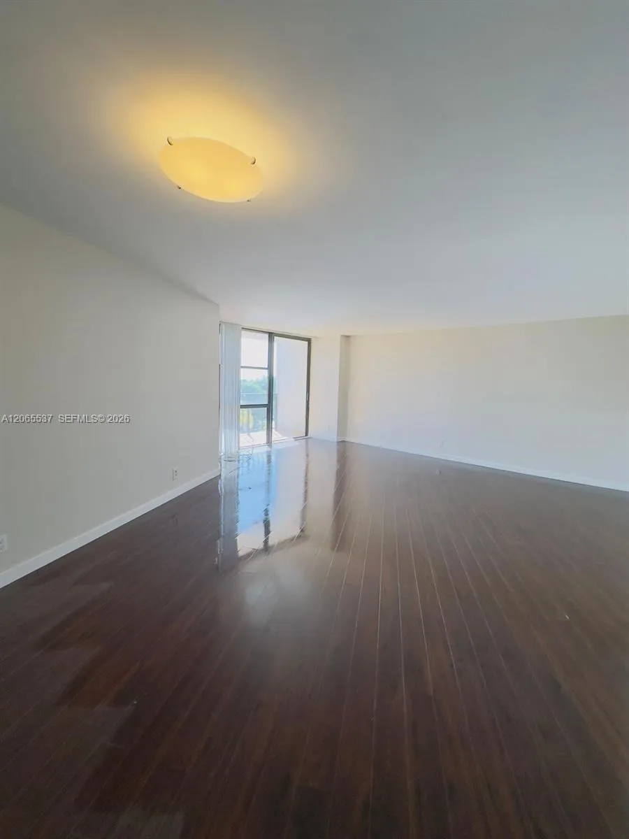 800 Parkview Dr #611 Hallandale Beach, FL 33009