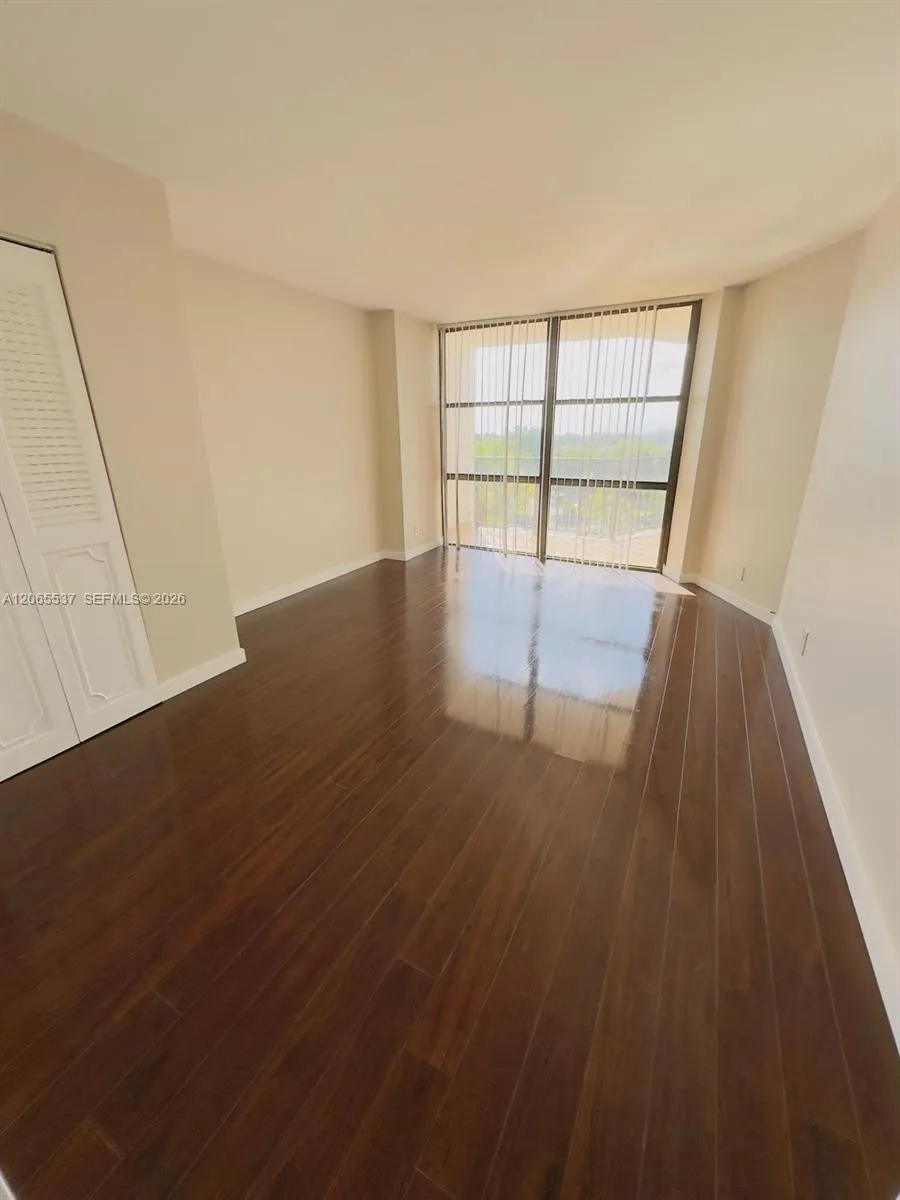 800 Parkview Dr #611 Hallandale Beach, FL 33009
