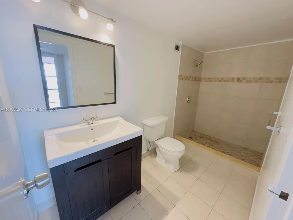 800 Parkview Dr #611 Hallandale Beach, FL 33009