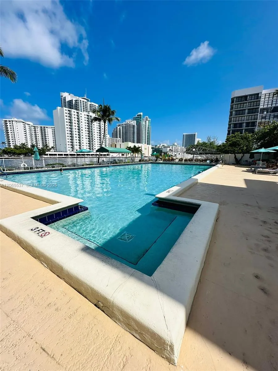 800 Parkview Dr #611 Hallandale Beach, FL 33009