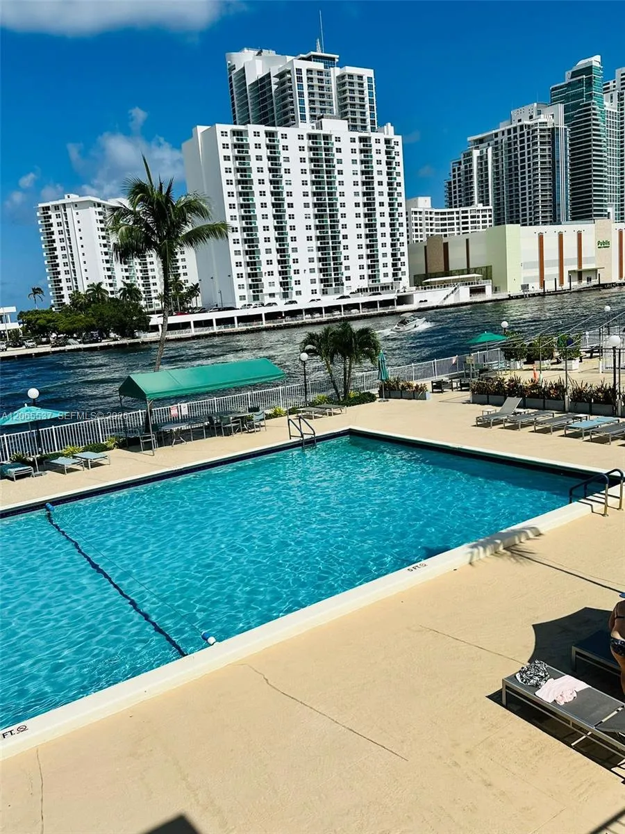 800 Parkview Dr #611 Hallandale Beach, FL 33009