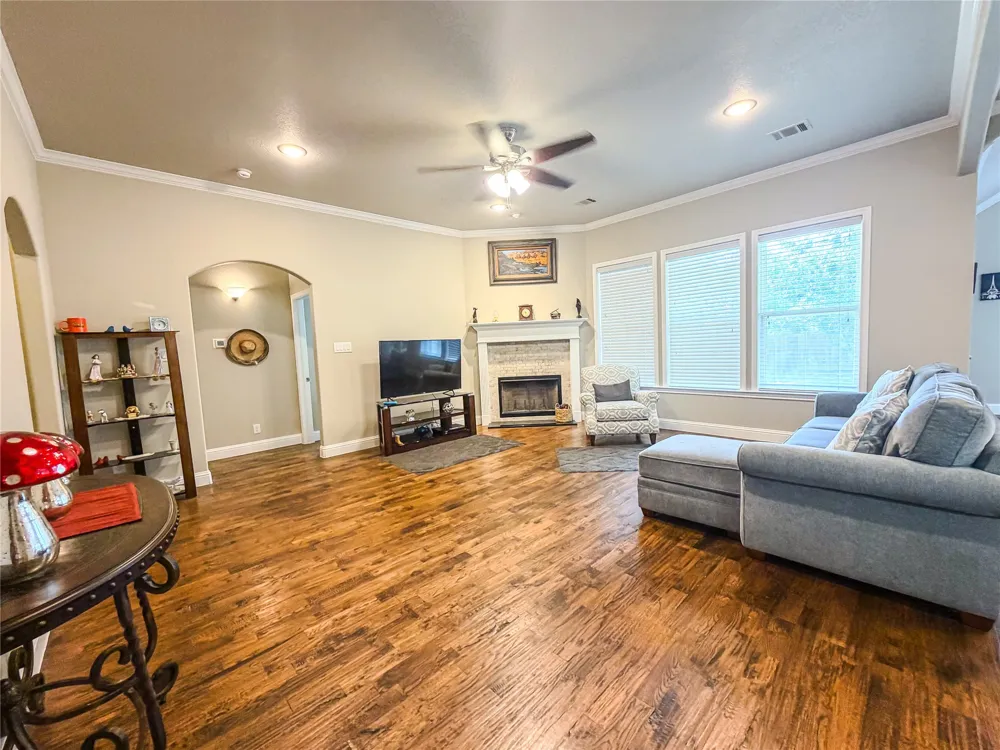 402 Trinity Street Decatur, TX 76234