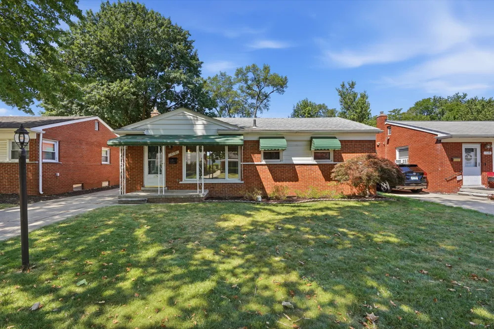 13151 Sioux Avenue Redford, MI 48239