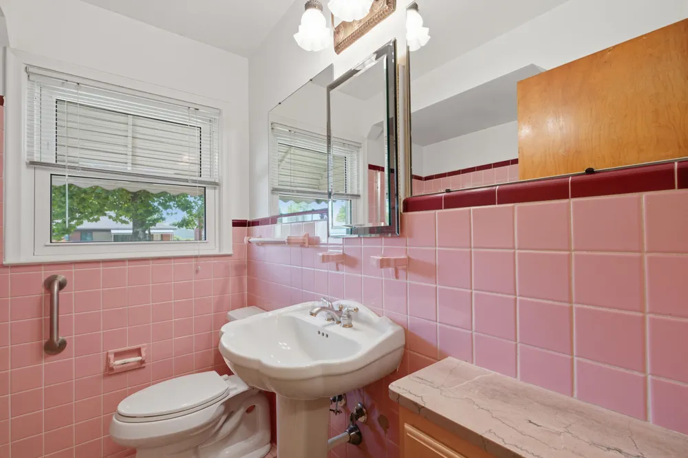 13151 Sioux Avenue Redford, MI 48239