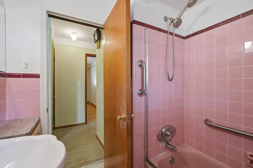 13151 Sioux Avenue Redford, MI 48239