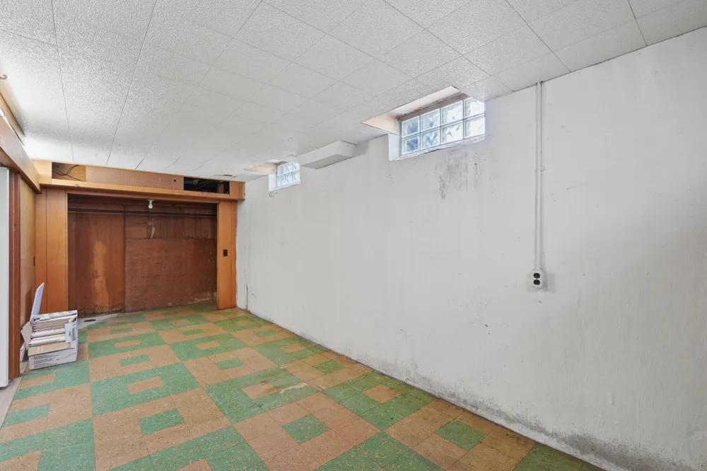 13151 Sioux Avenue Redford, MI 48239