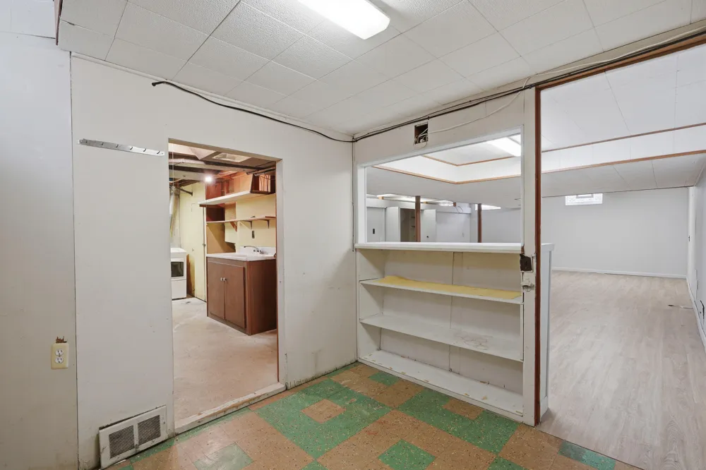 13151 Sioux Avenue Redford, MI 48239