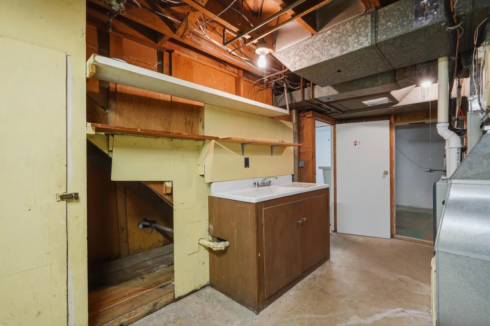 13151 Sioux Avenue Redford, MI 48239