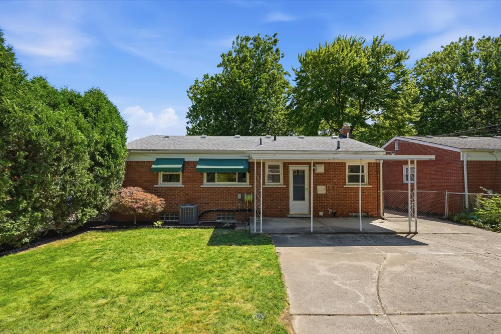 13151 Sioux Avenue Redford, MI 48239