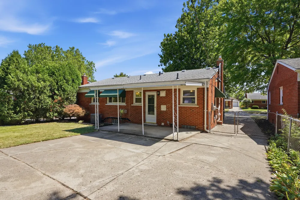 13151 Sioux Avenue Redford, MI 48239