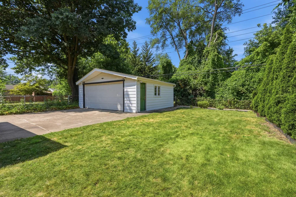13151 Sioux Avenue Redford, MI 48239