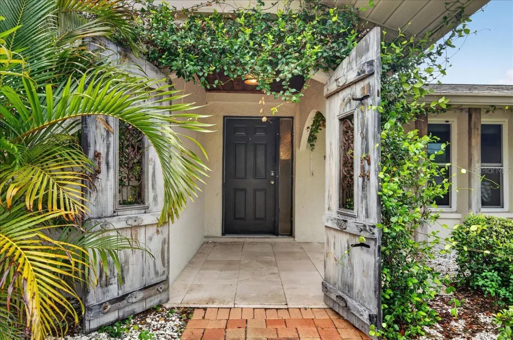 1221 E LIME STREET Tarpon Springs, FL 34689