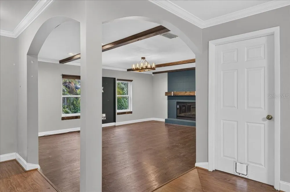 1221 E LIME STREET Tarpon Springs, FL 34689