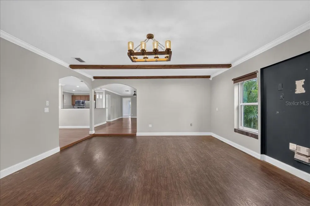 1221 E LIME STREET Tarpon Springs, FL 34689