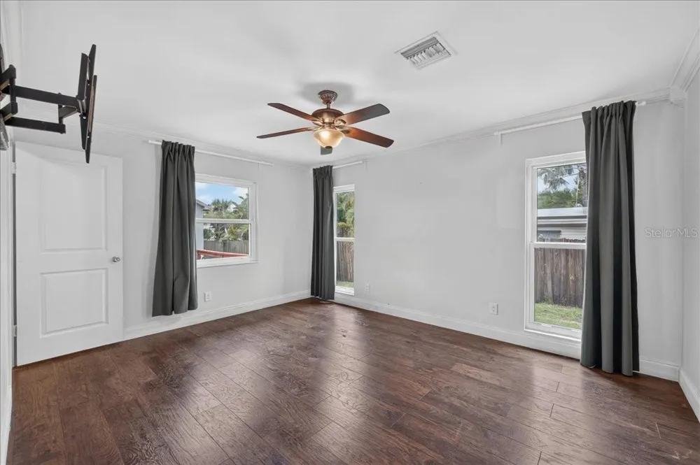 1221 E LIME STREET Tarpon Springs, FL 34689