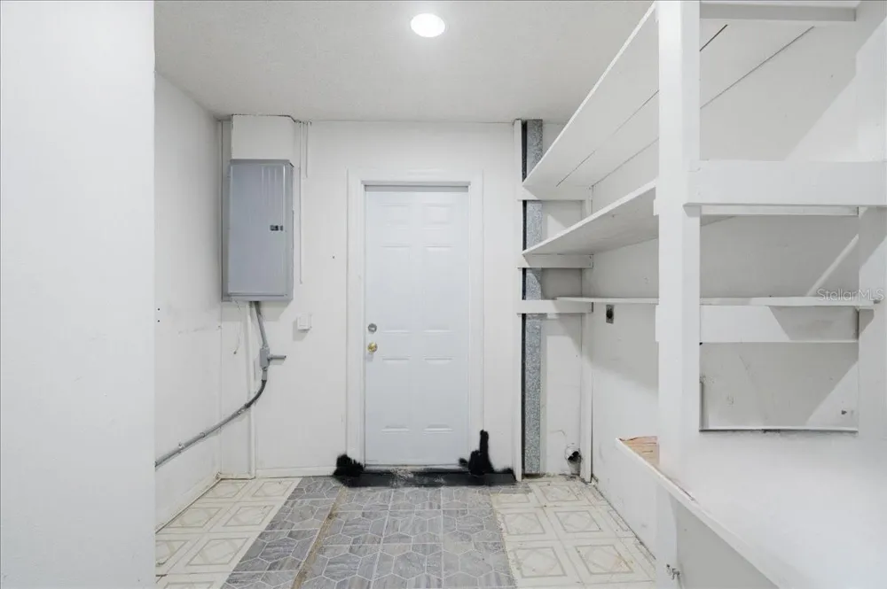 1221 E LIME STREET Tarpon Springs, FL 34689