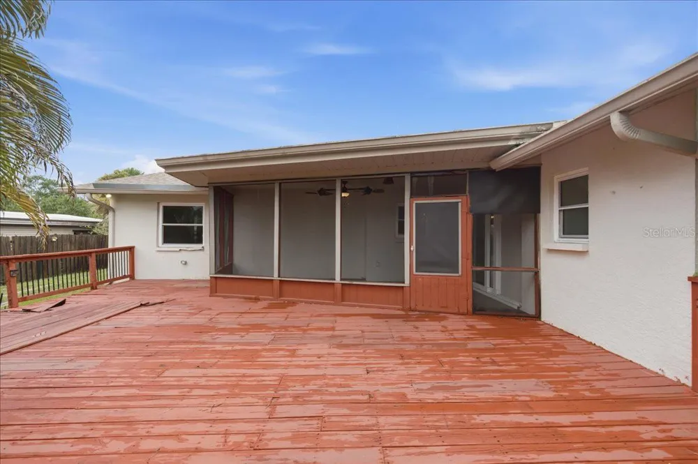 1221 E LIME STREET Tarpon Springs, FL 34689