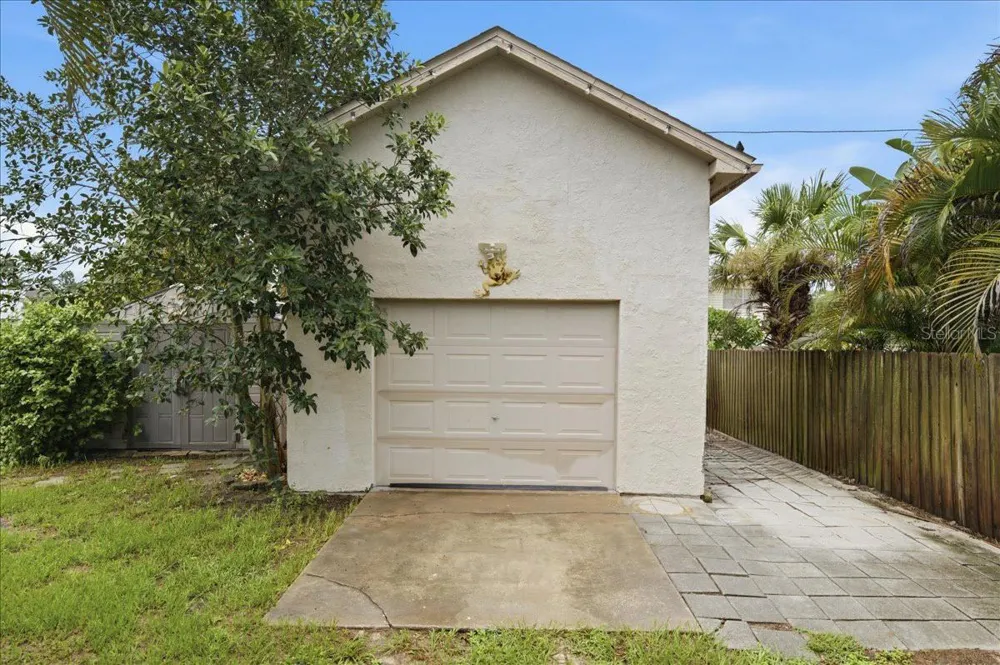 1221 E LIME STREET Tarpon Springs, FL 34689