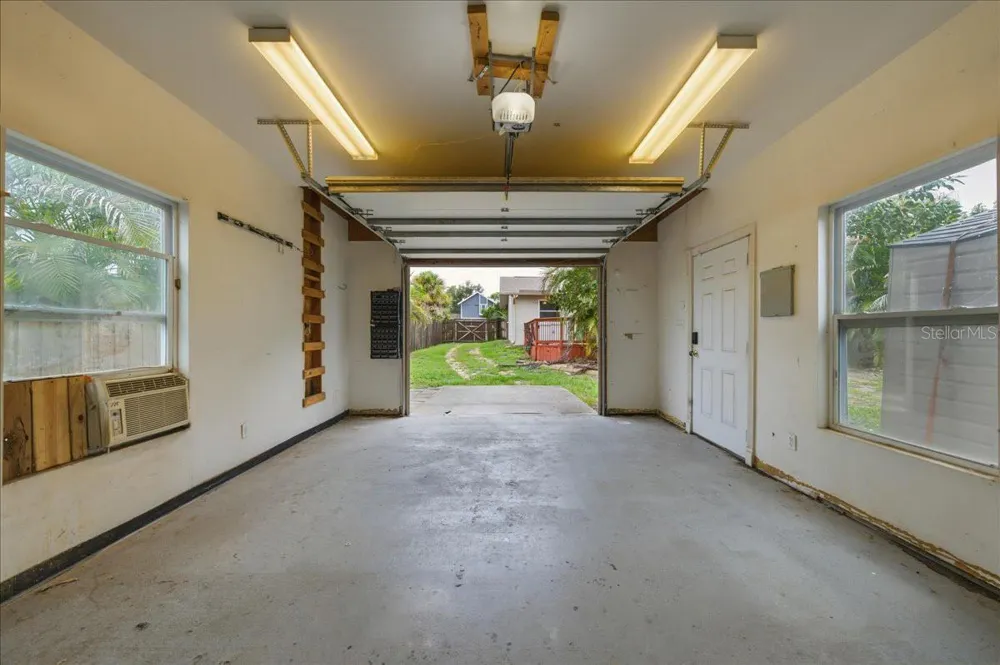 1221 E LIME STREET Tarpon Springs, FL 34689